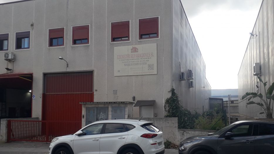 FINCAS LLOBREGAT GESTIONA COMPRAVENTA NAVE INDUSTRIAL  EN SANT VICENÇ DELS HORTS.