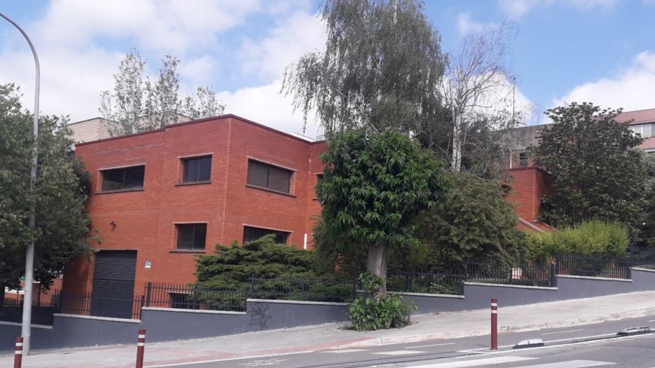 FINCAS LLOBREGAT GESTIONA ARRENDAMIENTO EDIFICIO INDUSTRIAL  EN SANT JUST DESVERN