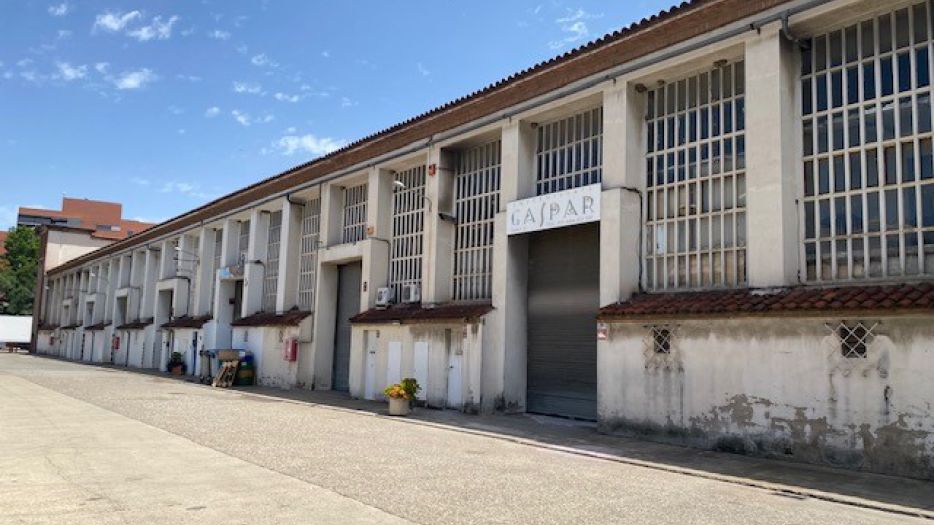 FINCAS LLOBREGAT GESTIONA COMPRA NAVE INDUSTRIAL  EN SANT FELIU DE LLOBREGAT