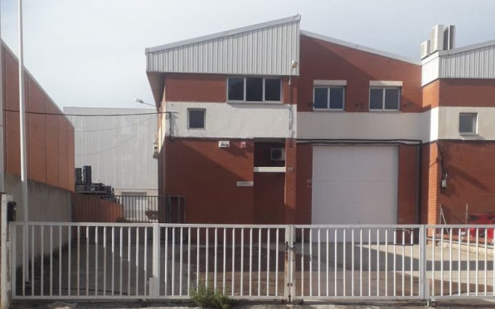 FINCAS LLOBREGAT GESTIONA COMPRAVENTA NAVE INDUSTRIAL  EN CORNELLA DE LLOBREGAT